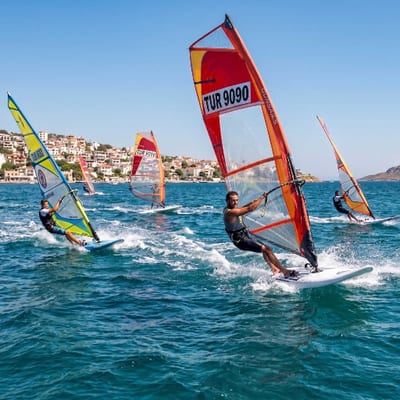 Alaçatı Rüzgar Sörfü (Windsurf) Ekipman Kiralama